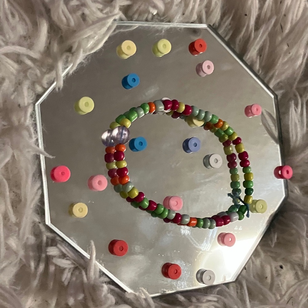 Cute seed bead bracelet perfect for a wedding gift, birthday present and School!
